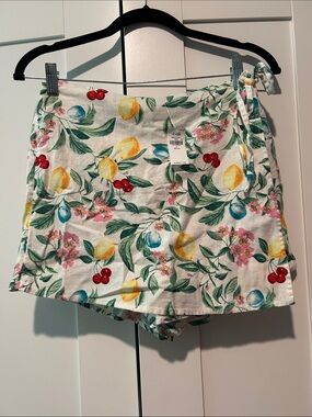 Old Navy White Fruit & Floral Tie-Waist Skort